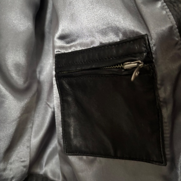 Vintage GUESS Women’s Leather Jacket - Picture 6 of 8